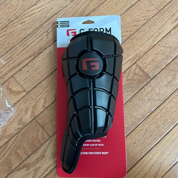 G FORM PRO Batters Leg Guard - Picture 3 of 6